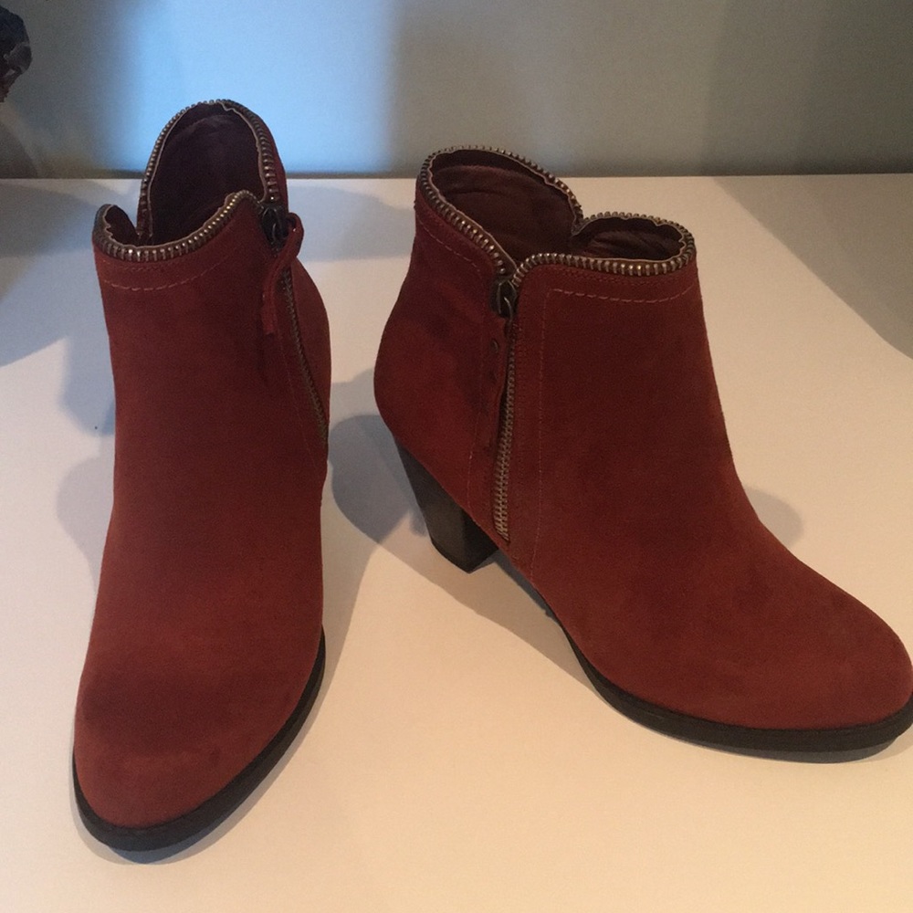 Brand new brown booties